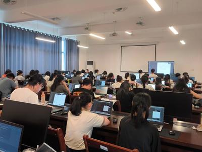 實踐出真知，磨礪長才干——數學與統計學院實踐周系列活動助推教育與信息技術融合發展